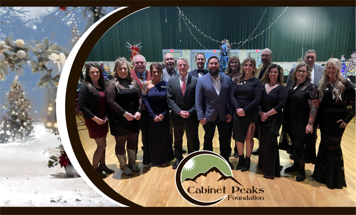 Cabinet Peaks Foundation&#x2019;s Festival Fundraising Gala Group photo. There is eight females and seven males.